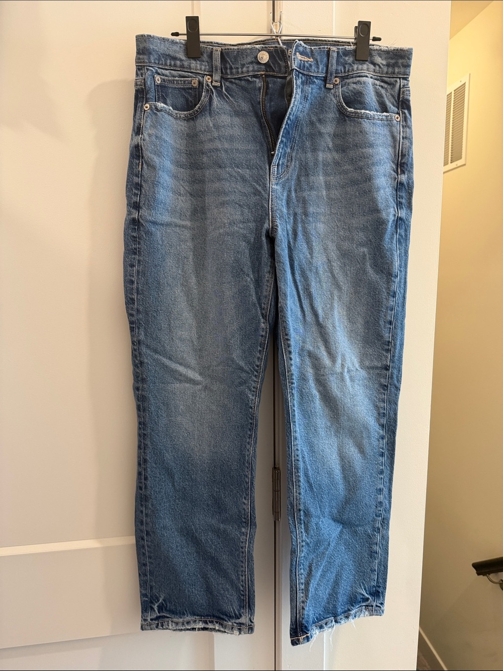 American Eagle Outfitters Straight Leg Jeans in Medium Blue
